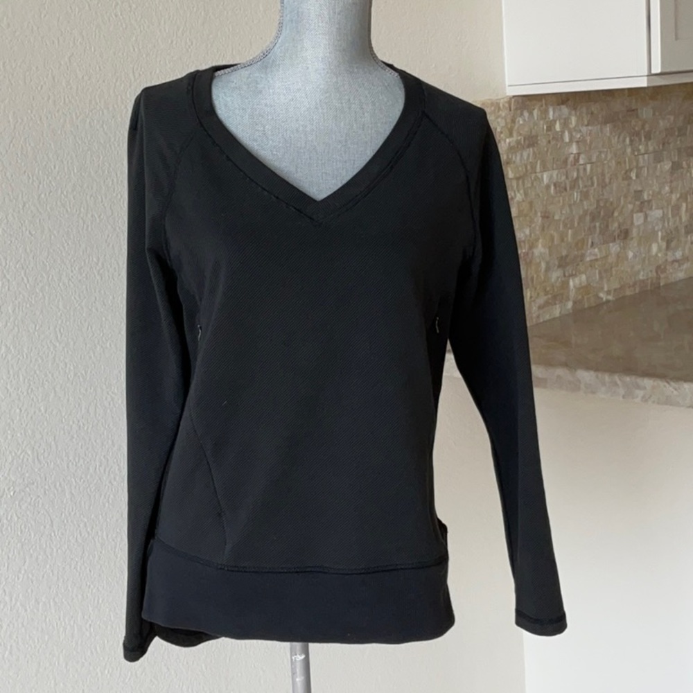 Lululemon V-neck Sweatshirt w/zipper kangaroo pocket, size 6